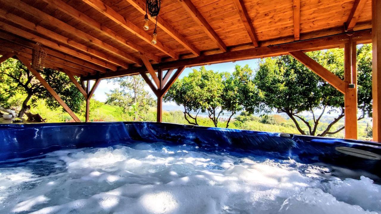 NikopolisThe Elysian At Nicopolis Jacuzziアパートメント エクステリア 写真